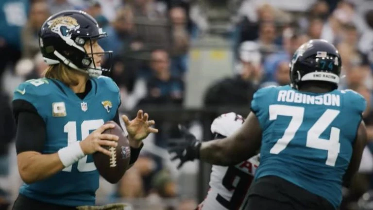 Lawrence (left) against the Atlanta Falcons in 2021, tags: nfl jacksonville jaguars - CC BY-SA